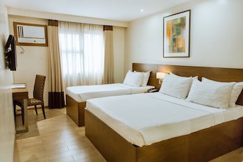 Golden Prince Hotel And Suites
