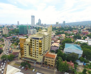 Golden Prince Hotel And Suites