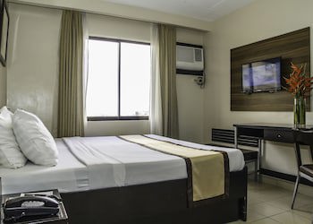 Golden Prince Hotel And Suites