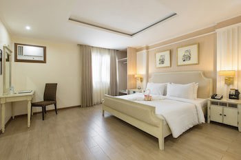 Golden Prince Hotel And Suites