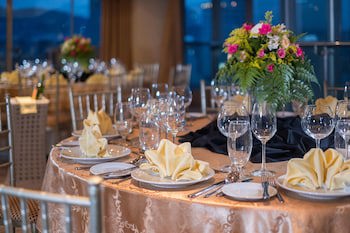 Golden Prince Hotel And Suites