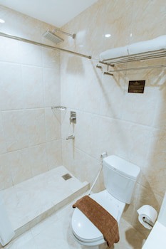 Golden Prince Hotel And Suites
