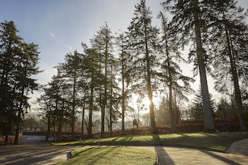 Cairn Lodge