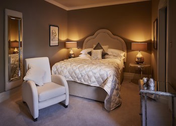 Cairn Lodge