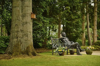Cairn Lodge