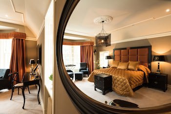 Cairn Lodge