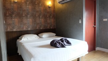 18 Coins Budget Hotel