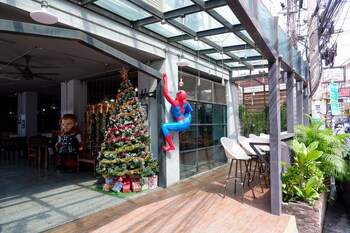 18 Coins Budget Hotel