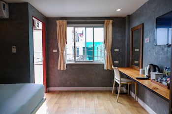 18 Coins Budget Hotel