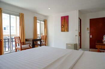 18 Coins Budget Hotel