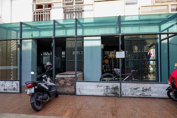 18 Coins Budget Hotel