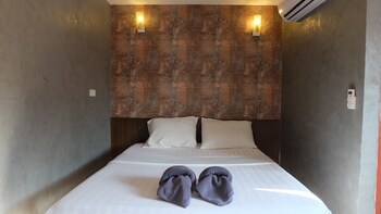 18 Coins Budget Hotel