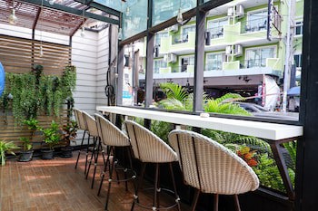 18 Coins Budget Hotel