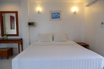 18 Coins Budget Hotel