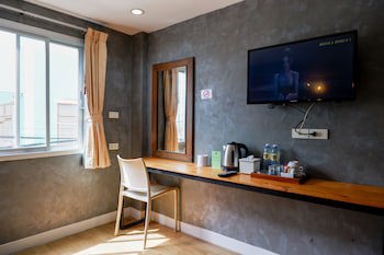 18 Coins Budget Hotel