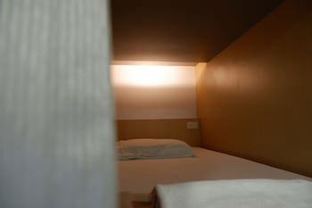 18 Coins Budget Hotel