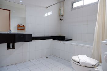 18 Coins Budget Hotel