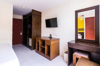 18 Coins Budget Hotel
