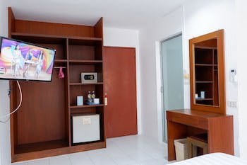 18 Coins Budget Hotel