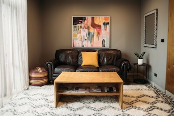 King And Queen Hotel Suites