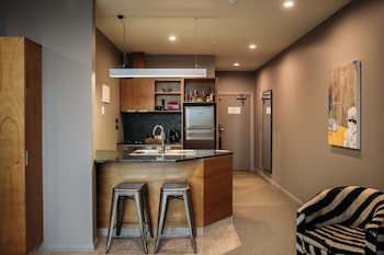 King And Queen Hotel Suites