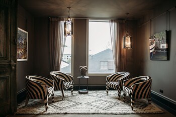 King And Queen Hotel Suites