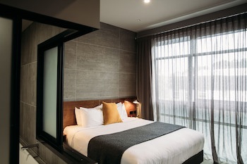 King And Queen Hotel Suites