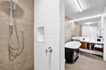 King And Queen Hotel Suites