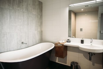 King And Queen Hotel Suites