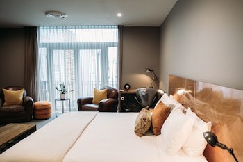 King And Queen Hotel Suites