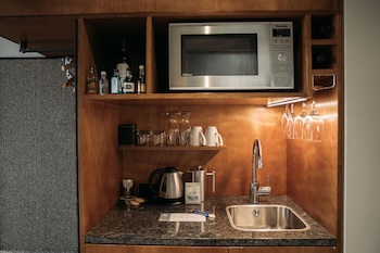 King And Queen Hotel Suites