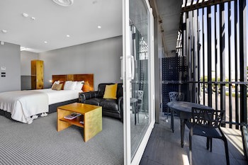 King And Queen Hotel Suites