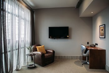 King And Queen Hotel Suites