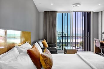 King And Queen Hotel Suites