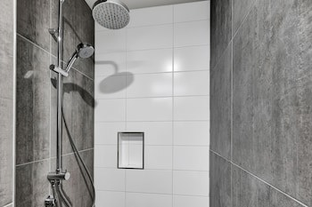 King And Queen Hotel Suites
