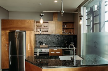 King And Queen Hotel Suites