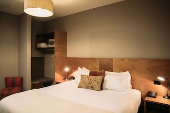 King And Queen Hotel Suites