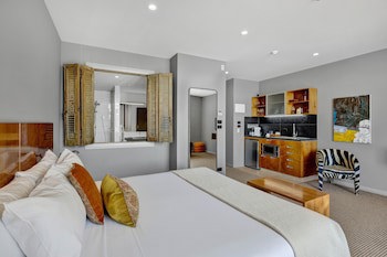 King And Queen Hotel Suites