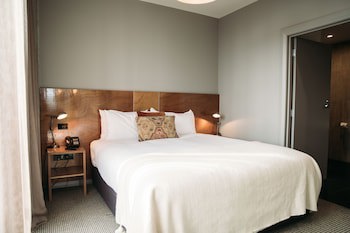 King And Queen Hotel Suites