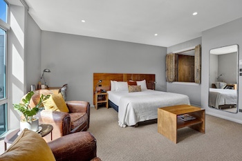 King And Queen Hotel Suites