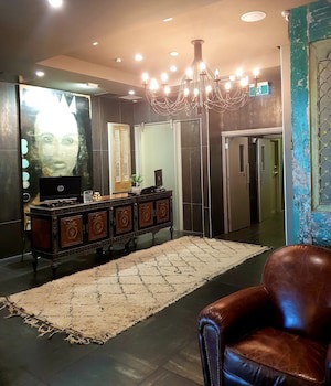 King And Queen Hotel Suites