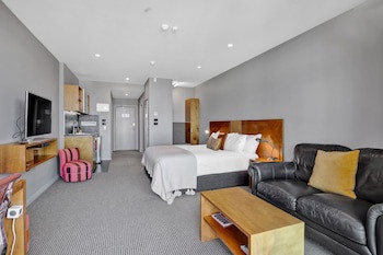 King And Queen Hotel Suites