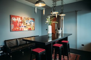 King And Queen Hotel Suites