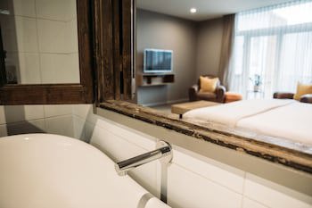 King And Queen Hotel Suites