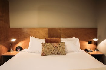 King And Queen Hotel Suites