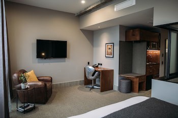 King And Queen Hotel Suites