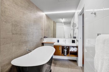 King And Queen Hotel Suites