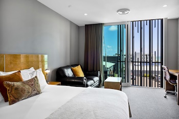 King And Queen Hotel Suites