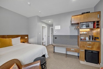 King And Queen Hotel Suites