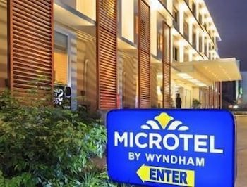 Microtel By Wyndham Acropolis